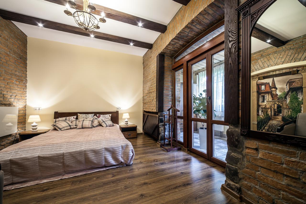 Vip Castle Apartmens Львов Экстерьер фото